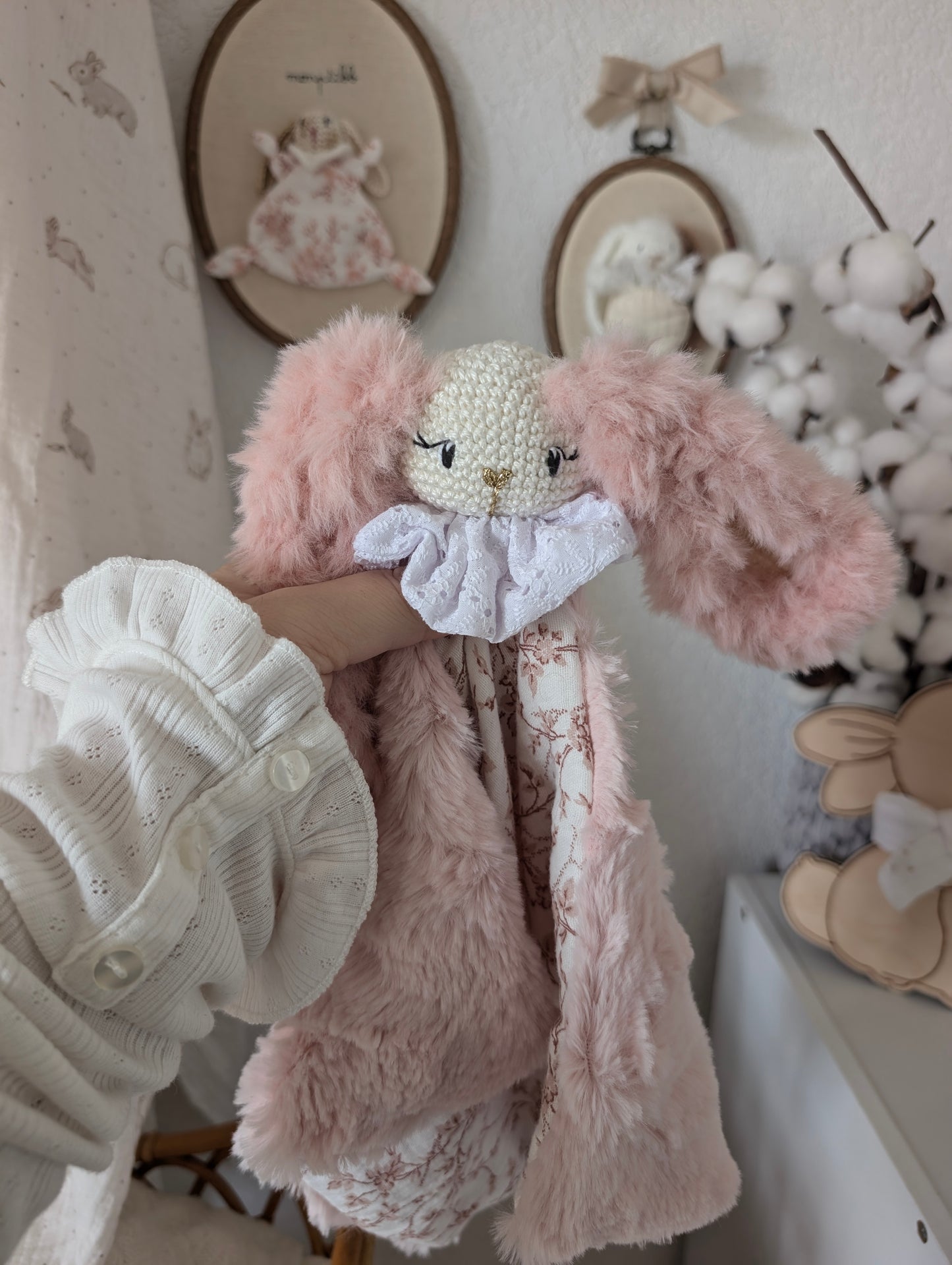 doudou lapin rose pour fille cadeau de naissance