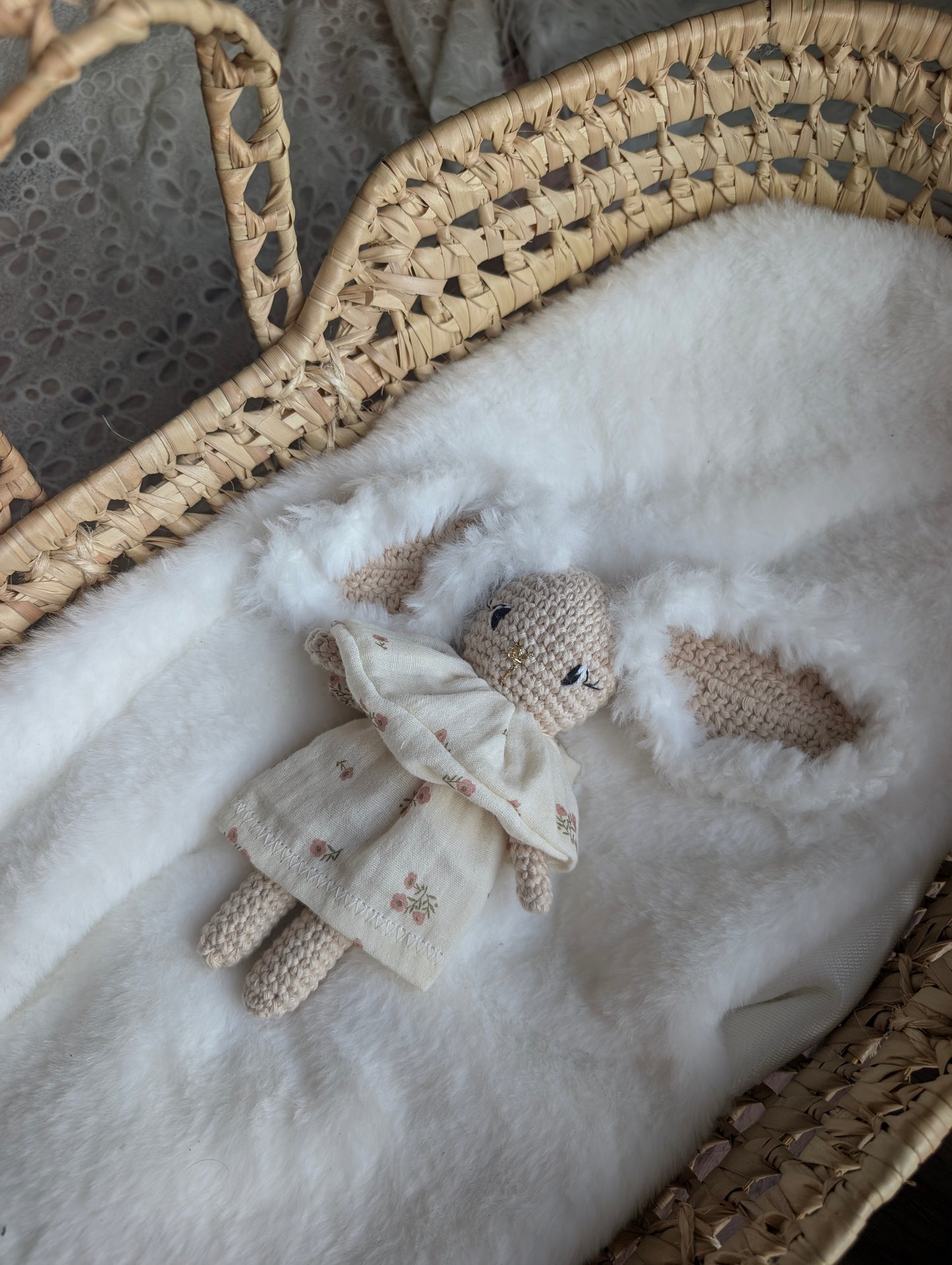 poupée lapin en crochet