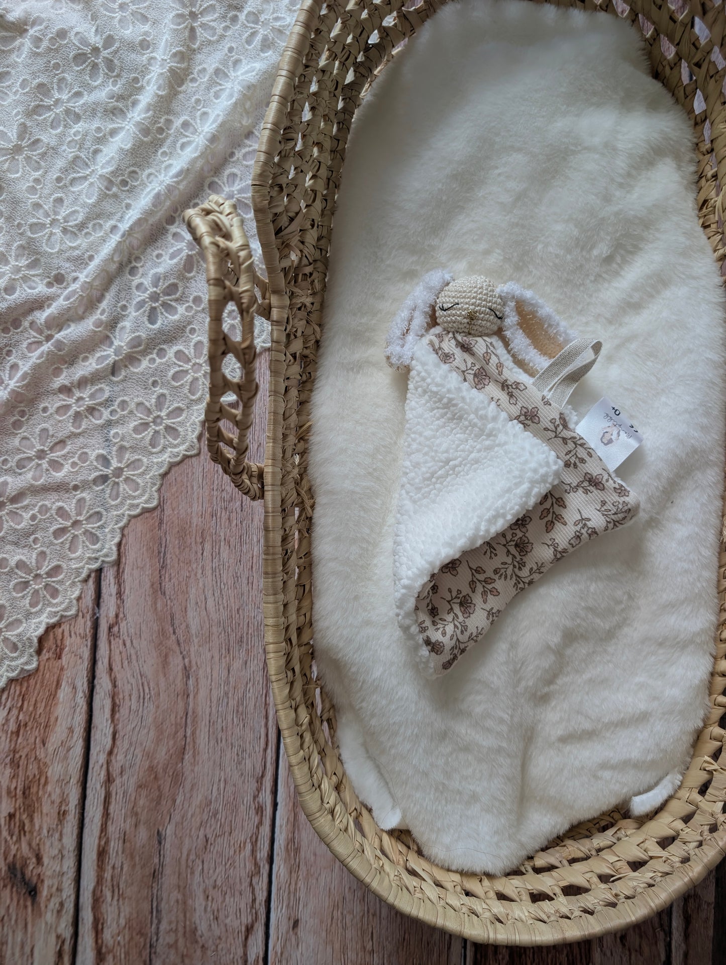 mini doudou lapin en crochet