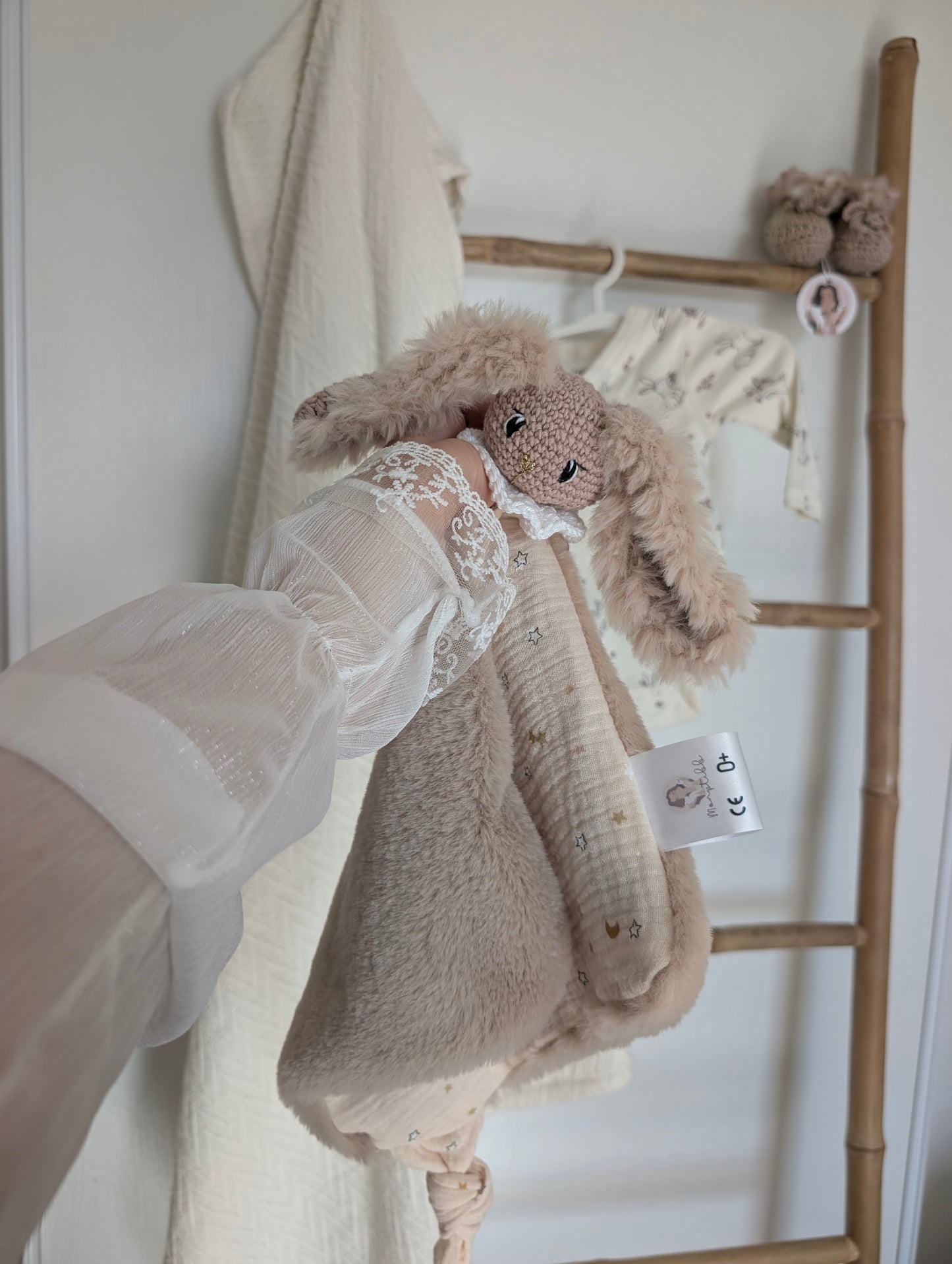 Doudou lapin Charly – Pièce unique en stock
