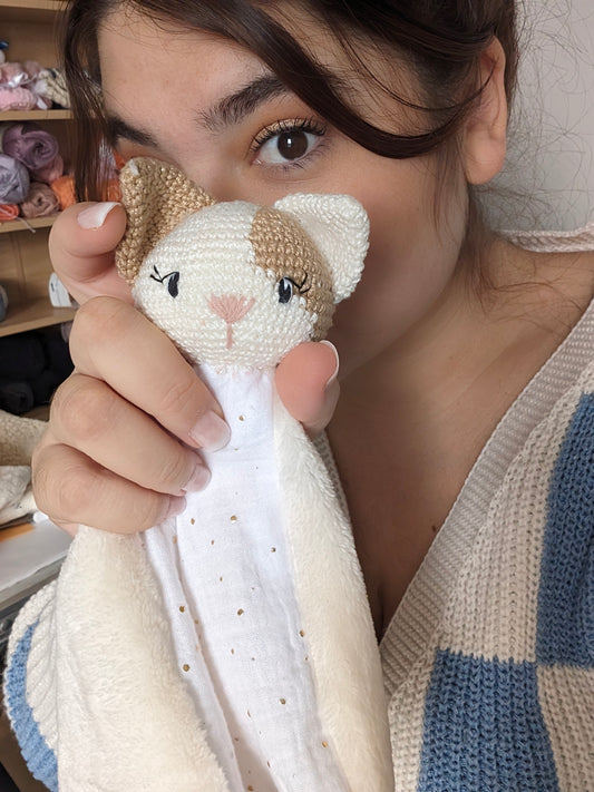 doudou chat en crochet sur mesure