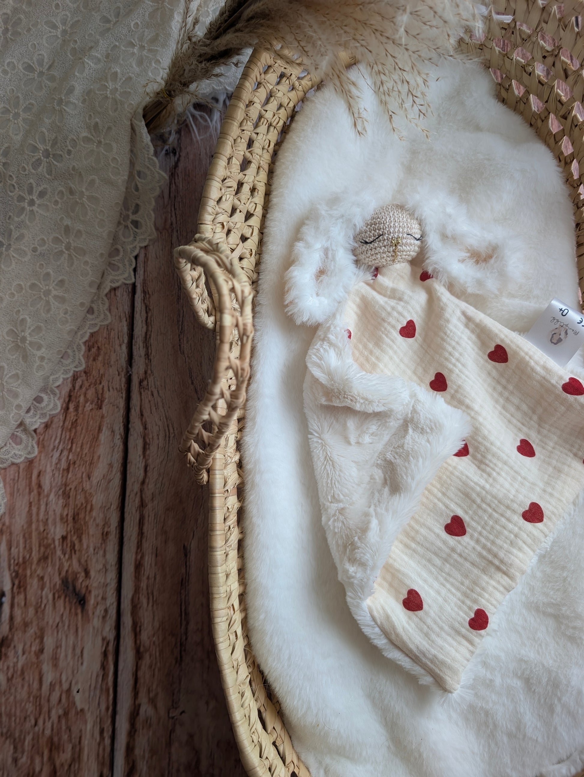 doudou lapin avec des coeurs 