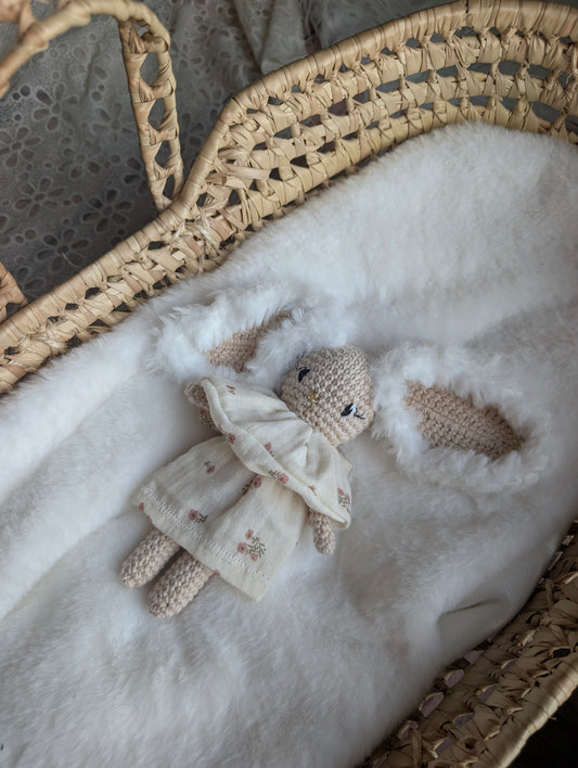 poupée lapin en crochet