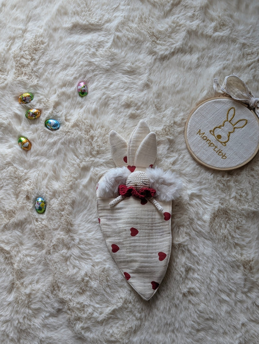 mini lapin dans sac de couchage carotte