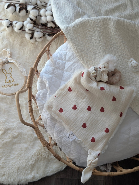 Doudou lapin Emmie grand cœurs rouges – Mon premier amour