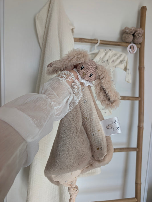 Doudou lapin Charly – Pièce unique en stock