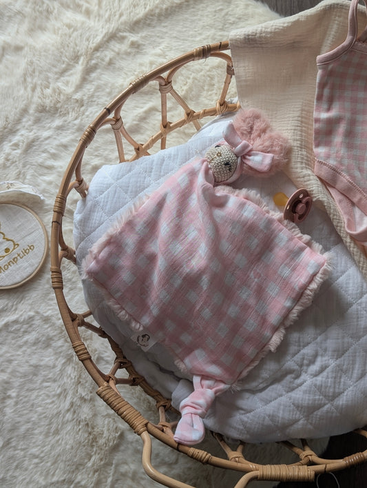 Doudou lapin Eléa vichy coeur rose – Mon premier amour