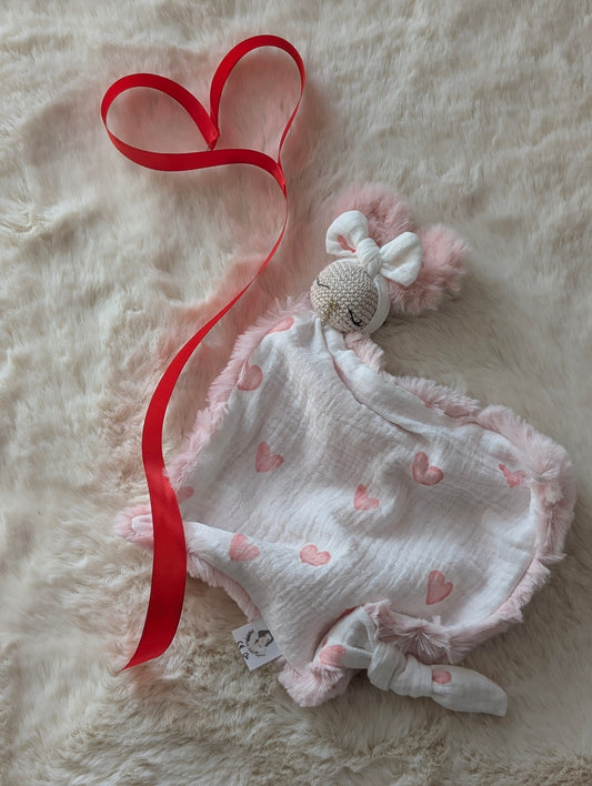 Doudou lapin Eléa grand cœur rose – Mon premier amour